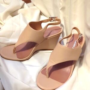 Gianni Bini Elegant Nude Wedge Sandals 7.5